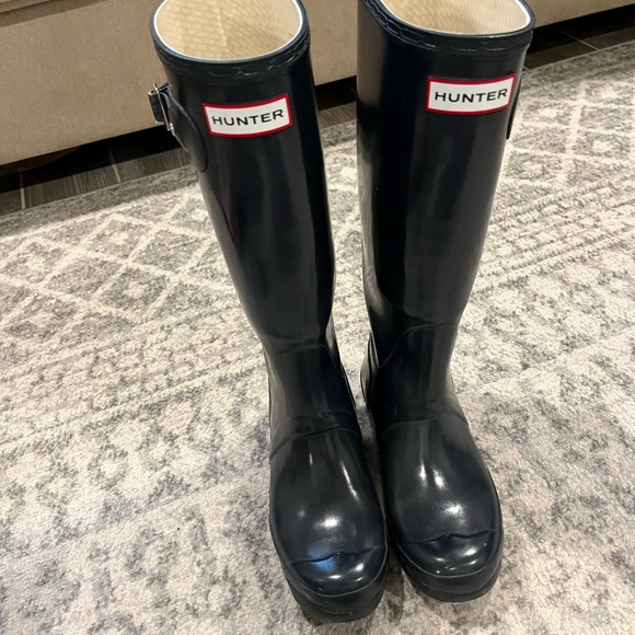 Woman's size 7 rain boots - Picture 1 of 9